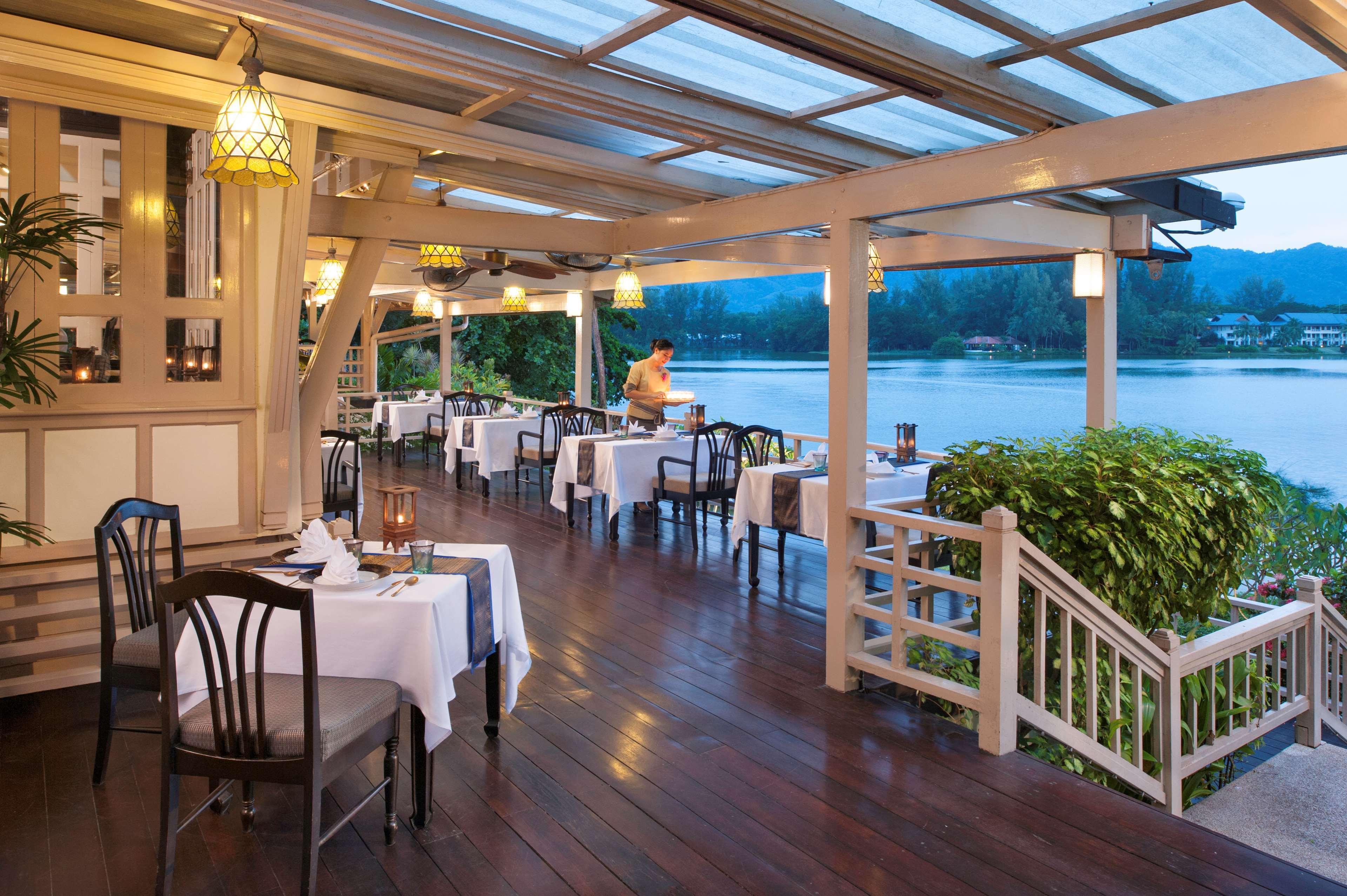 Dusit Thani Laguna Phuket Bang Tao Beach  Esterno foto The restaurant at the Oak Bay Beach Hotel