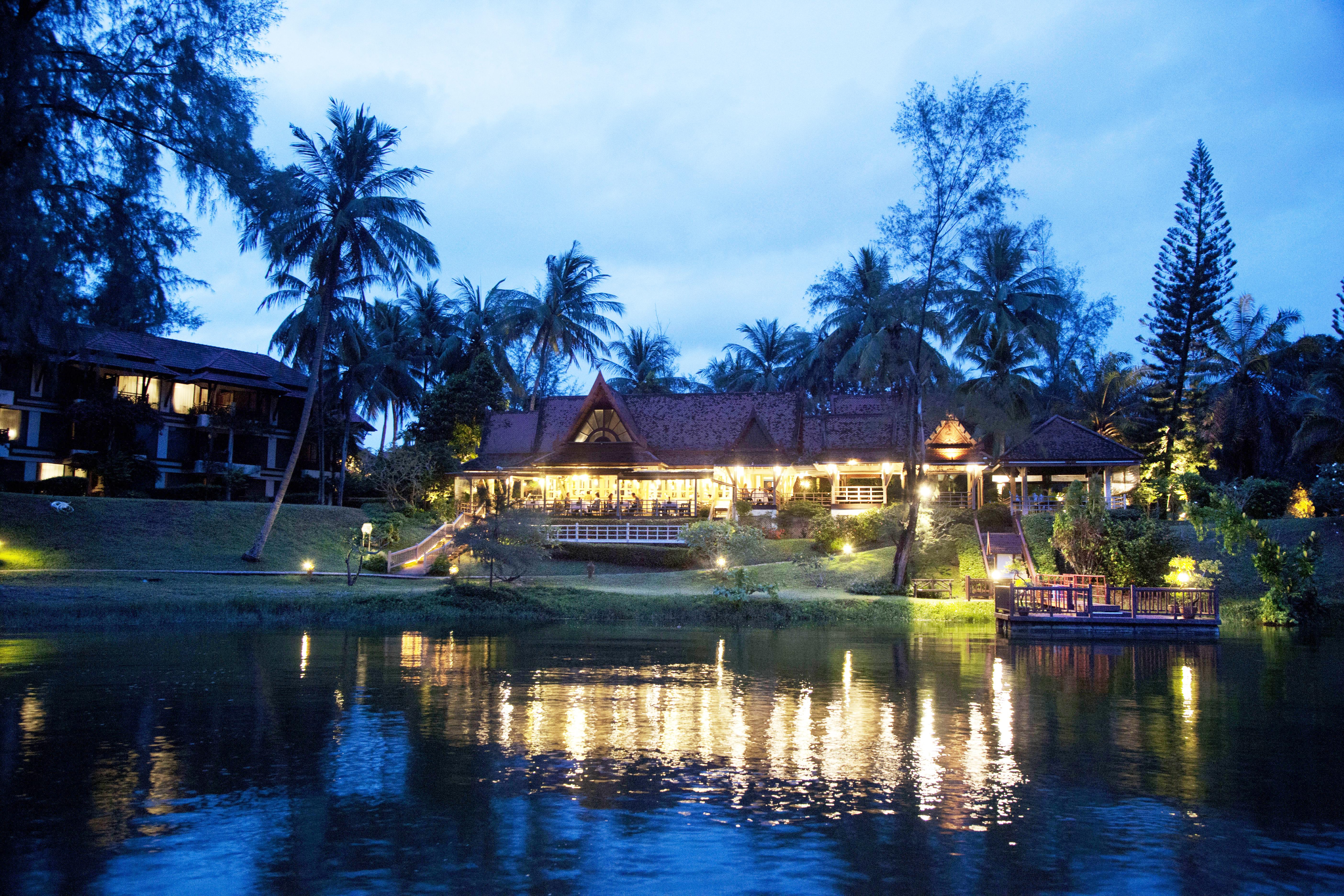 Dusit Thani Laguna Phuket Bang Tao Beach  Esterno foto The Village at the Royal Project Centre