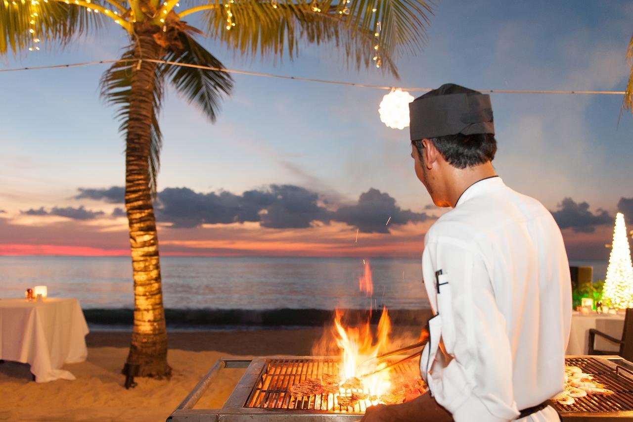 Dusit Thani Laguna Phuket Bang Tao Beach  Esterno foto A chef cooking at the beach